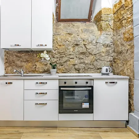 Stone Charisma: Lovely X6 Appartamento Palermo